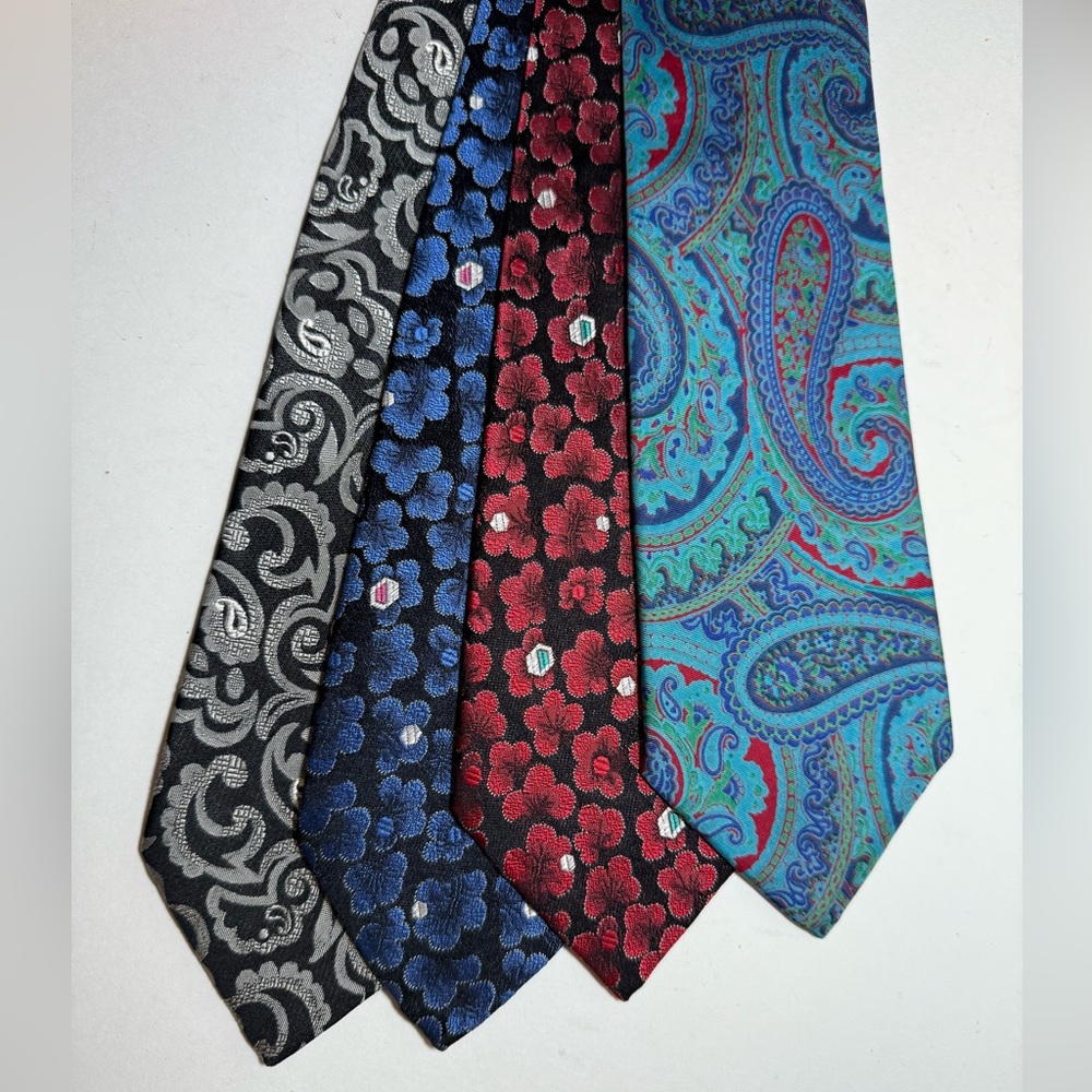Vintage FENDI Silk Neckties Ties Lot Of 4 Blue Paisley Red Gray Black - Picture 6 of 7